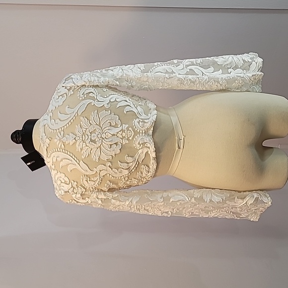 FASHION NOVA brand sheer lace and velvet white size small crop top bell sleeves - Picture 7 of 10